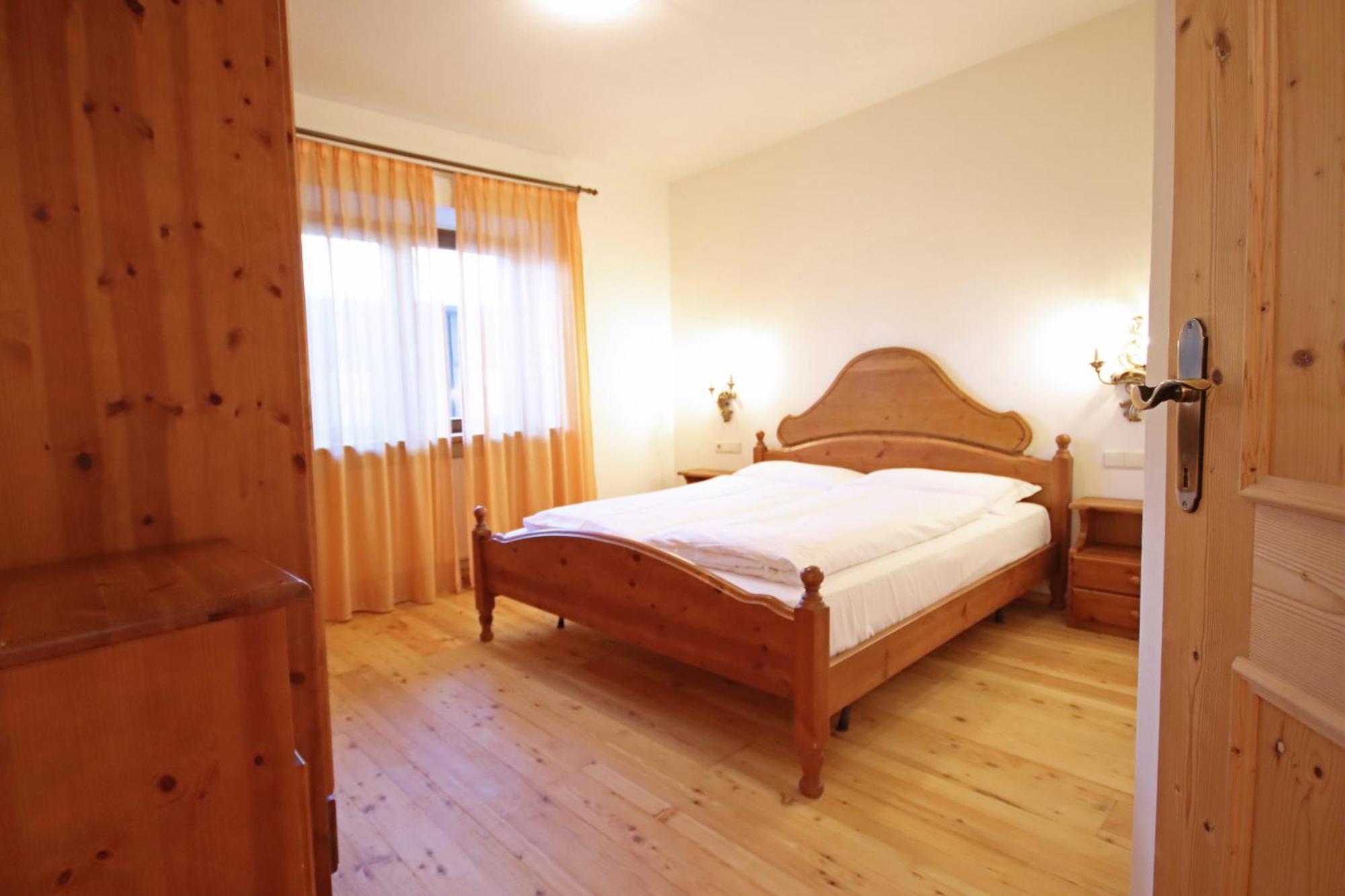 Aurturist Miramonti S Candido San Candido Room photo