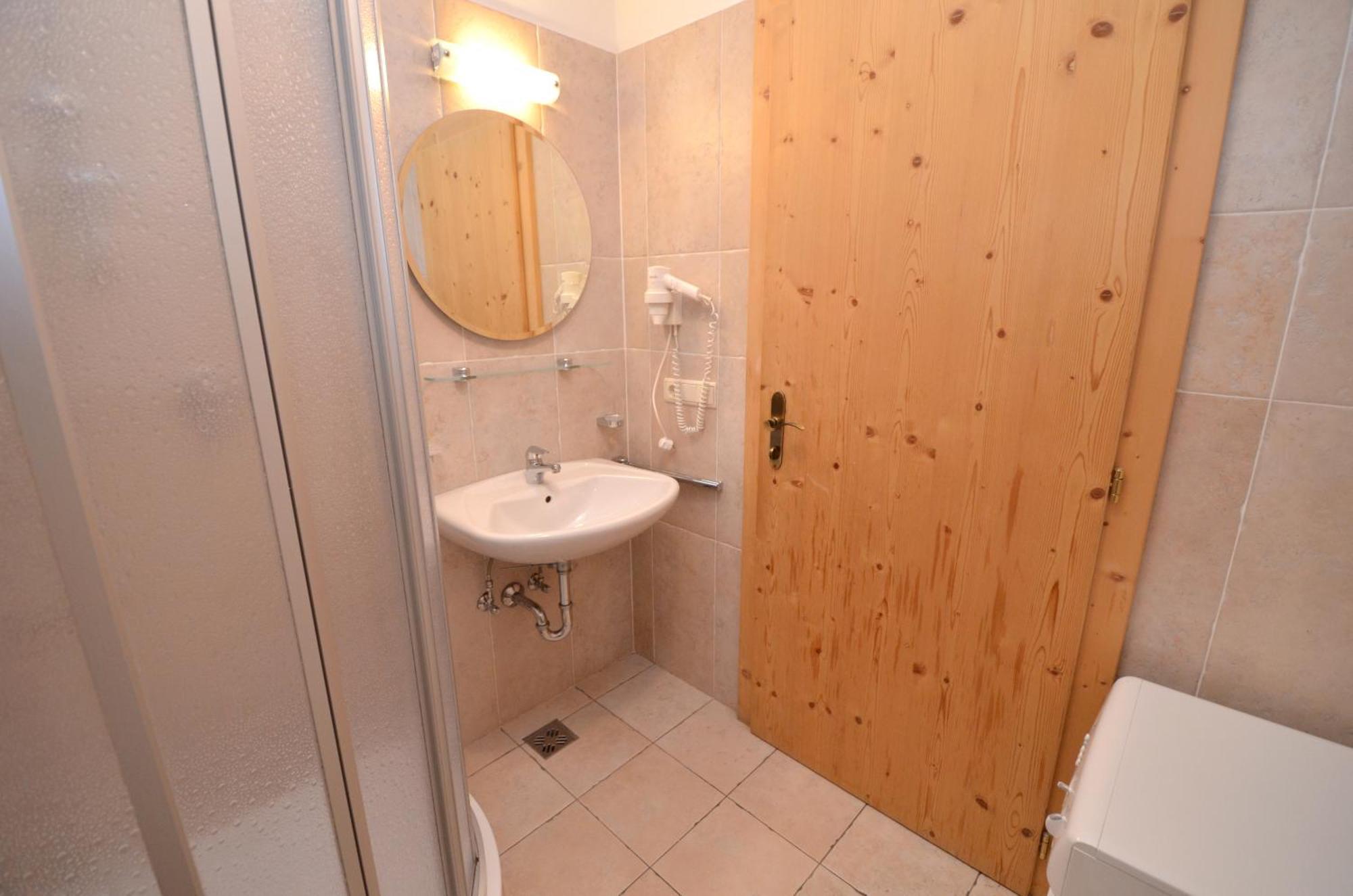 Aurturist Miramonti S Candido San Candido Room photo
