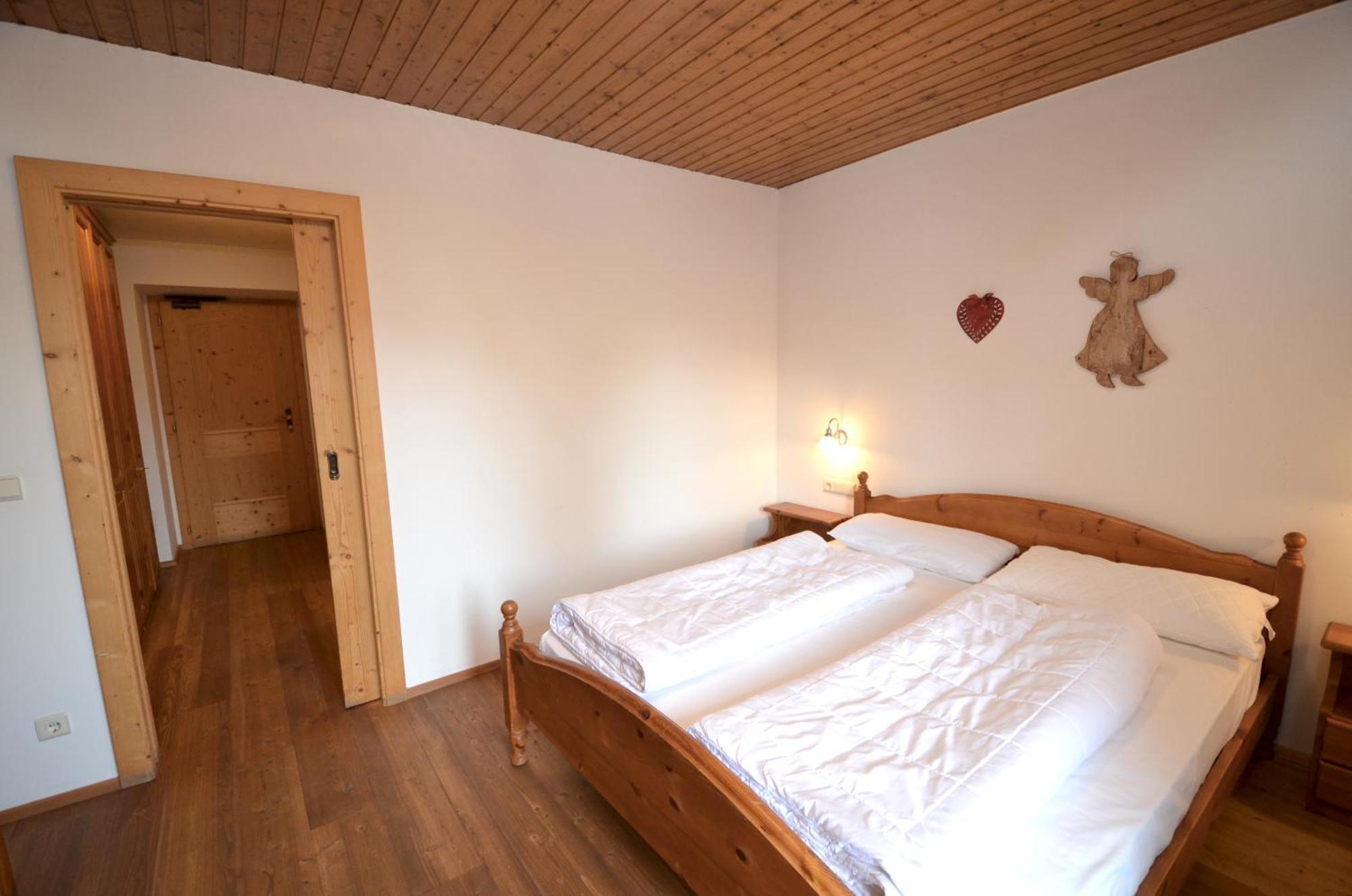 Aurturist Miramonti S Candido San Candido Room photo